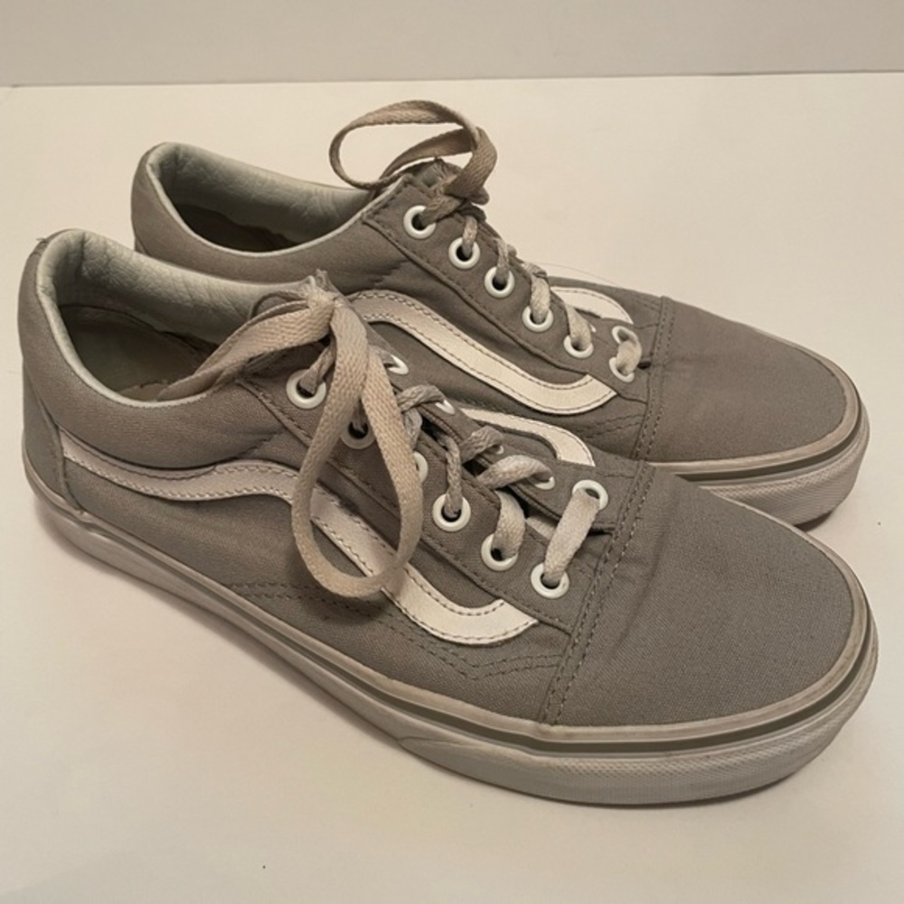 Women’s 7.5 Vans‎ Old Skool grey and white